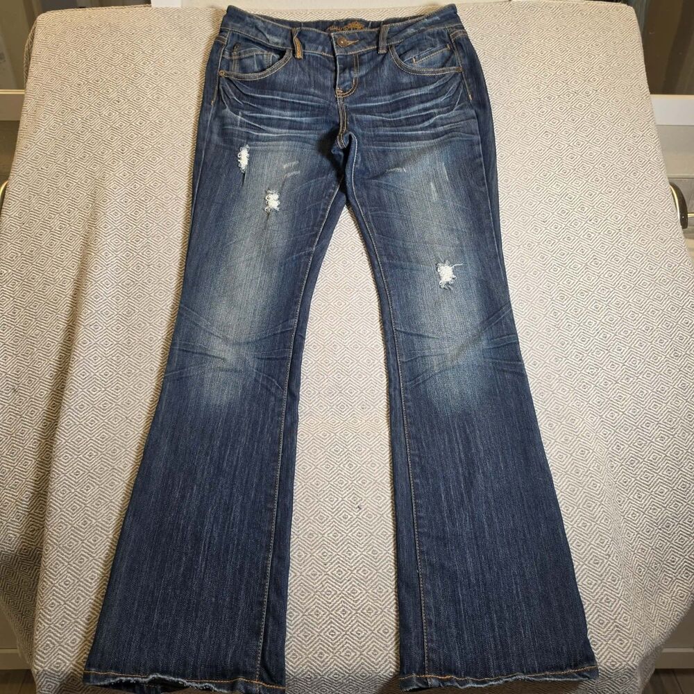 Vintage Almost Famous Y2K Distressed Bootcut Jeans Size 11 – Embellished Pocket